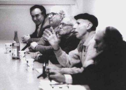 Durante un dibattito a Corrente nel 1982. Da destra: Fulvio Papi, Ernesto Treccani, Mario Spinella e Mario De Micheli.